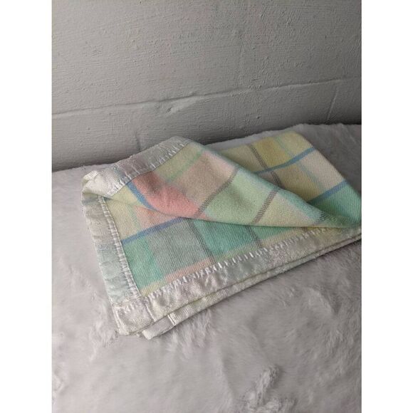 Pastel Multi-Color Square/Rectangle Pattern Acrylic Throw Baby Blanket 38" x 30" - Picture 1 of 10